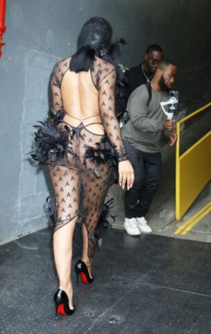 From the Strip Club to BET Experience – Yung Miami’s Wild Performance Leaves Fans Wanting More! (15)