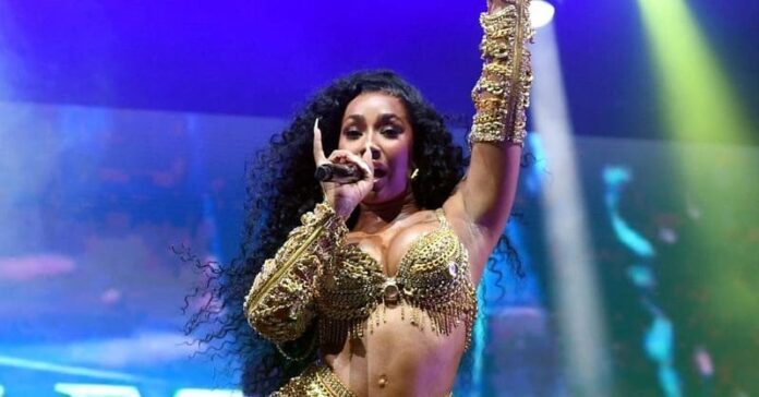 From the Strip Club to BET Experience - Yung Miami's Wild Performance Leaves Fans Wanting More! (8)