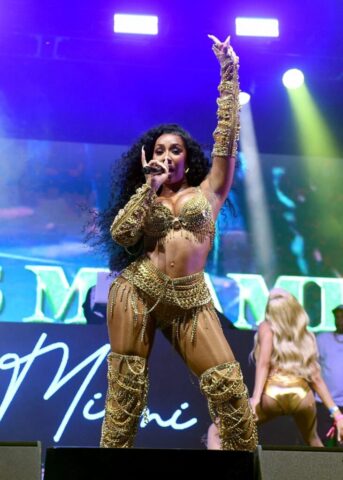 From the Strip Club to BET Experience – Yung Miami’s Wild Performance Leaves Fans Wanting More! (8)